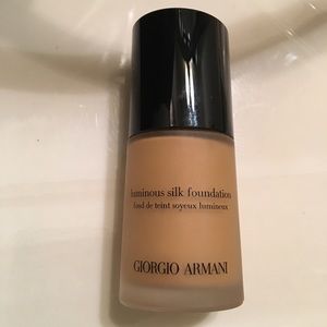 Giorgio Armani Luminous Silk Foundation